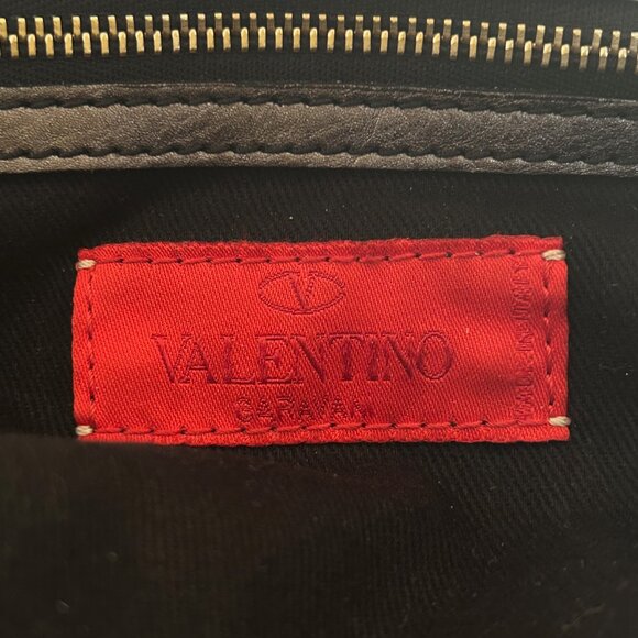 Valentino Garavani Metallic Leather Rockstud Pleated Bag - Picture 3 of 16